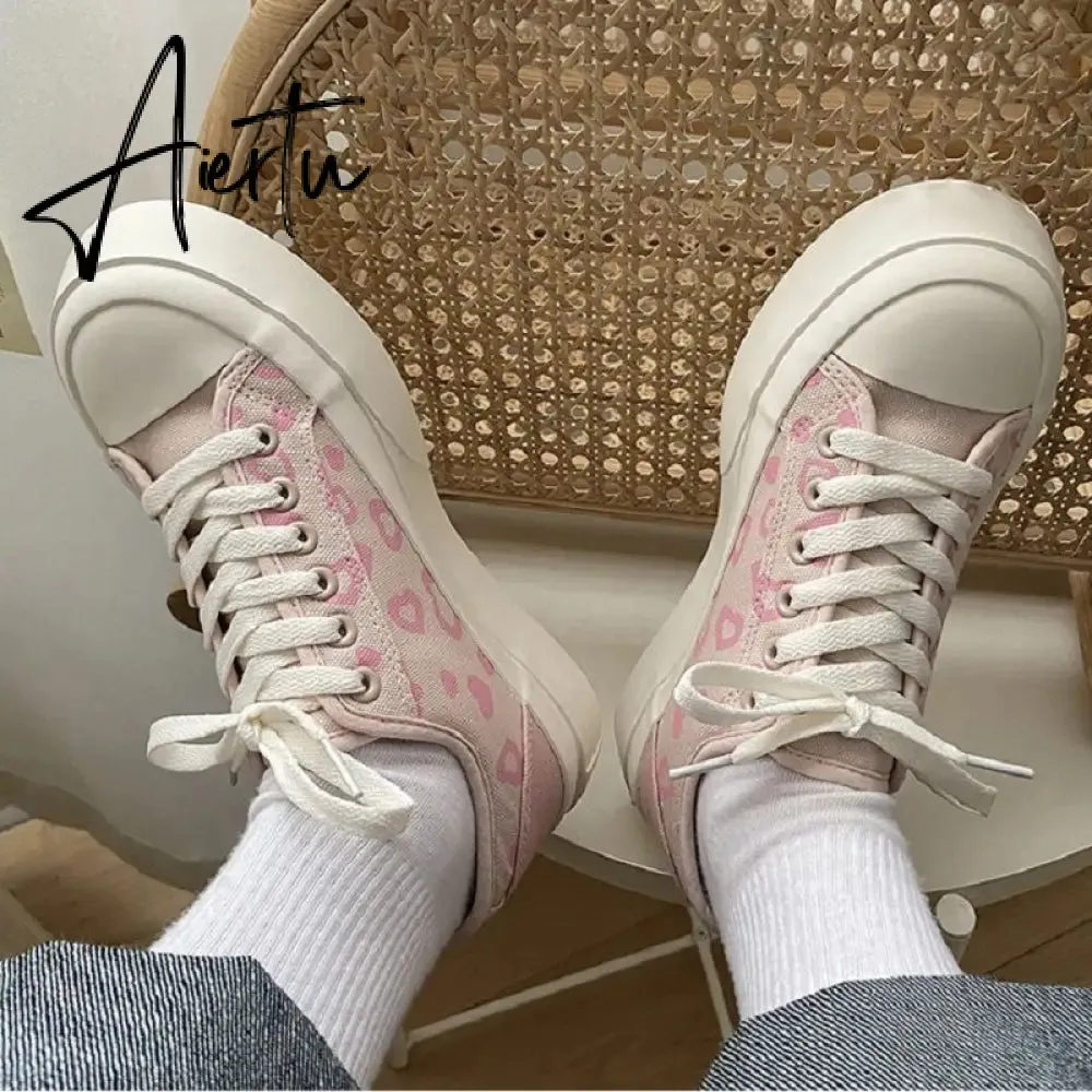 Aiertu Fashion Pink Heart Print Canvas Sneakers Spring Casual Zapatillas Mujer Students Daily Footwear Woman Vulcanize Shoes