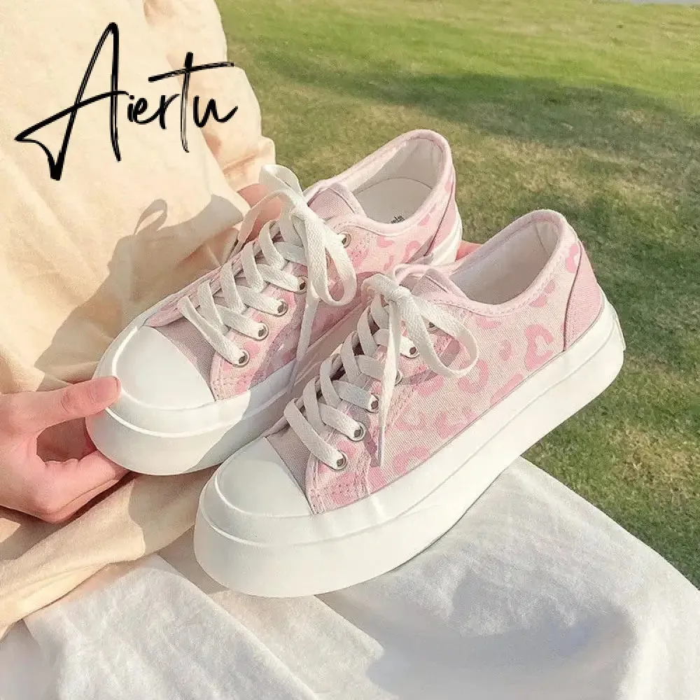 Aiertu Fashion Pink Heart Print Canvas Sneakers Spring Casual Zapatillas Mujer Students Daily Footwear Woman Vulcanize Shoes