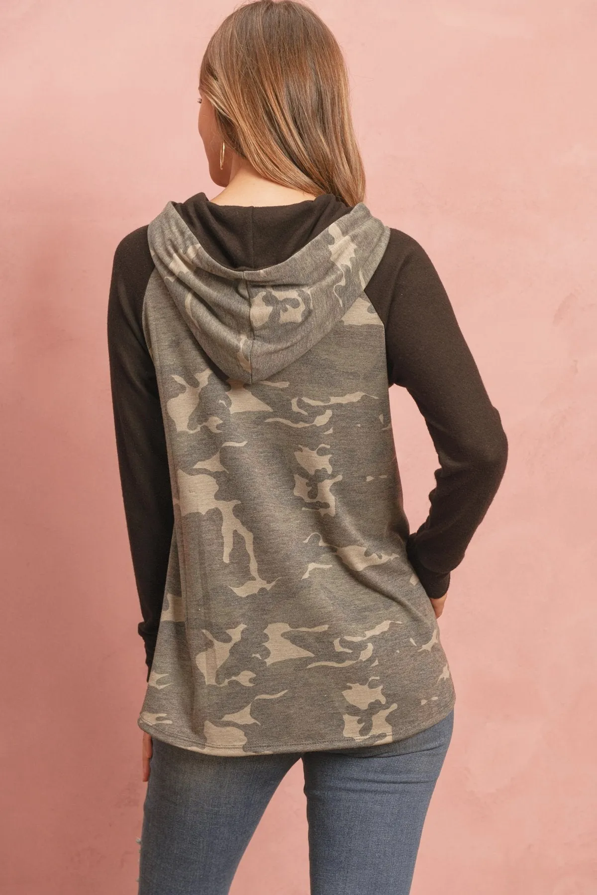 Camouflage Hacci Sleeved Contrast Hoodie With Drawstrings