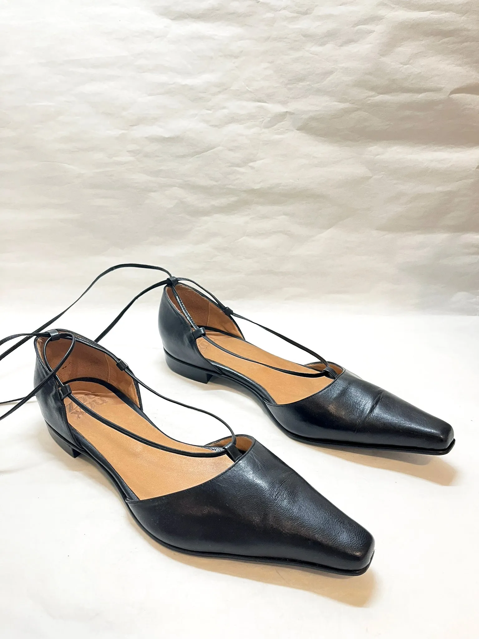 Paloma Lace Up Flat in Black Size 40